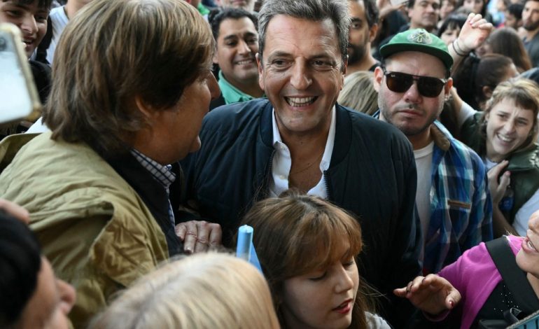 la-oposicion-se-subio-a-la-marcha-universitaria-y-aprovecho-para-castigar-el-ajuste-de-milei
