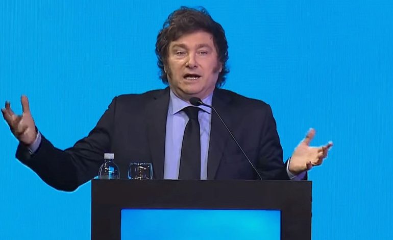 el-show-de-imitaciones-de-javier-milei:-parodio-a-economistas-criticos-como-carlos-melconian-y-tildo-a-axel-kicillof-de-“chico-sovietico”