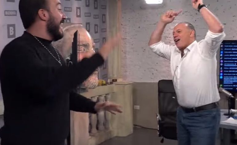 el-baile-desenfrenado-de-sergio-berni-en-un-programa-de-streaming