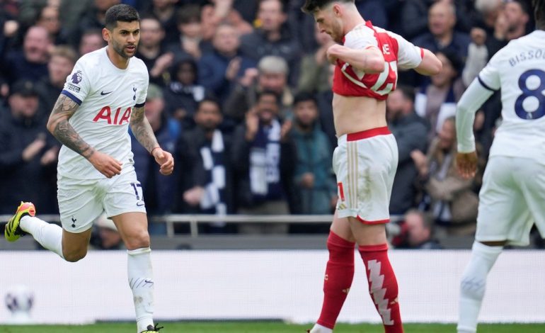 cuti-romero-hizo-una-patriada-goleadora-pero-el-tottenham-perdio-con-arsenal,-que-ahora-mira-al-city,-con-julian-alvarez-de-titular