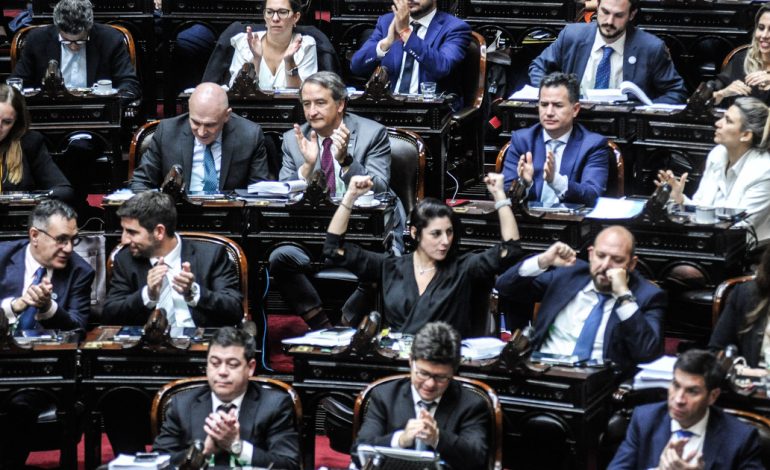 el-debate-por-la-ley-bases:-cuales-son-los-principales-puntos-de-la-reforma-laboral-que-se-aprobo-en-diputados