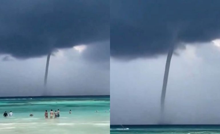 una-impresionante-tromba-marina-sorprendio-a-los-turistas-en-una-playa-de-tulum