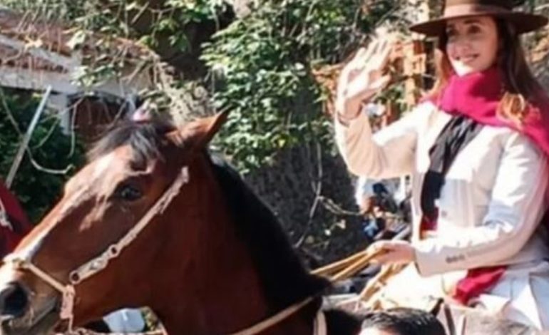 victoria-villarruel-desfilo-a-caballo-en-salta,-mientras-diputados-libertarios-se-fueron-del-acto-por-el-discurso-del-gobernador