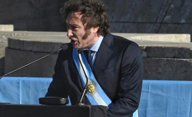 en-el-acto-por-el-dia-de-la-bandera,-javier-milei-relanzo-el-pacto-de-mayo-y-convoco-a-firmarlo-el-9-de-julio-en-tucuman