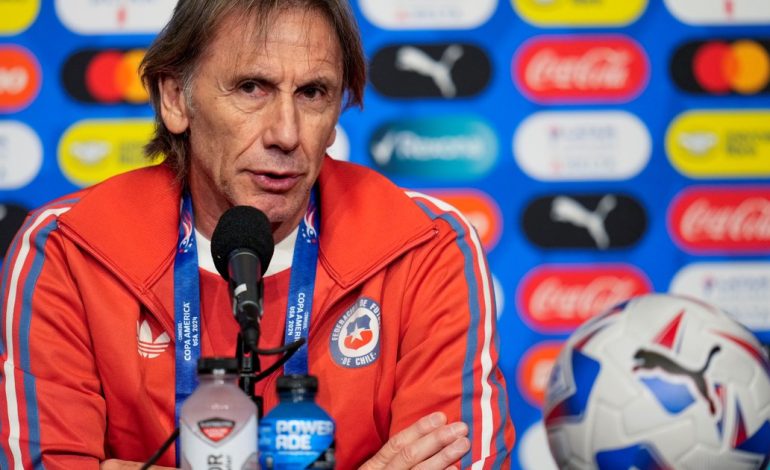 ricardo-gareca-respondio-a-las-criticas-en-peru-por-dirigir-a-chile:-“no-somos-robots…”