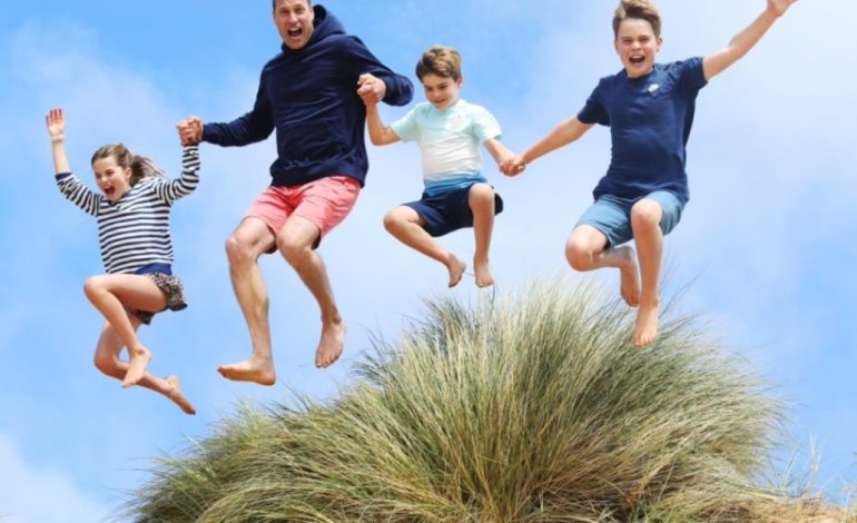 el-carinoso-mensaje-de-kate-middleton-por-el-cumpleanos-del-principe-william-con-una-inusual-y-divertida-foto-con-sus-hijos