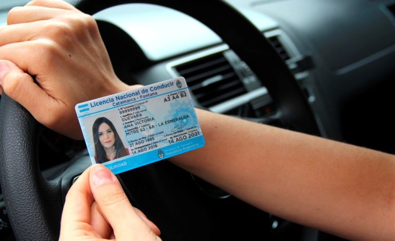 licencia-de-conducir:-segun-una-encuesta,-la-mayoria-pide-que-se-pueda-tramitar-100%-online