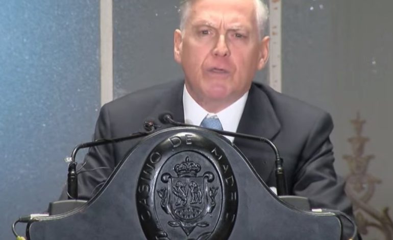 javier-milei-lloro-de-emocion-tras-el-discurso-elogioso-de-uno-de-sus-mentores-en-espana