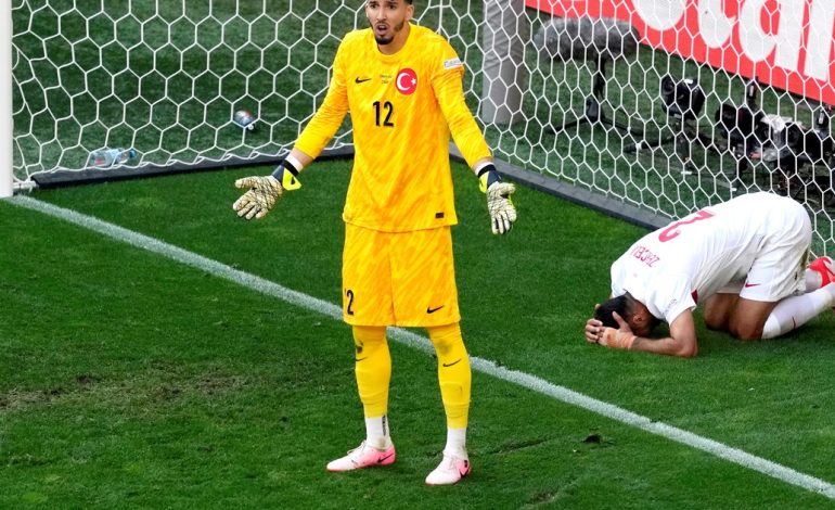 el-tremendo-blooper-de-la-defensa-turca-que-le-dio-otro-gol-en-contra-a-la-eurocopa-e-hizo-festejar-a-portugal