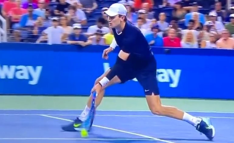 novak-djokovic-exploto-tras-el-punto-del-escandalo-en-el-masters-1000-de-cincinnati-y-pidio-por-el-var-en-el-tenis:-“¡estamos-en-el-siglo-xxi!”