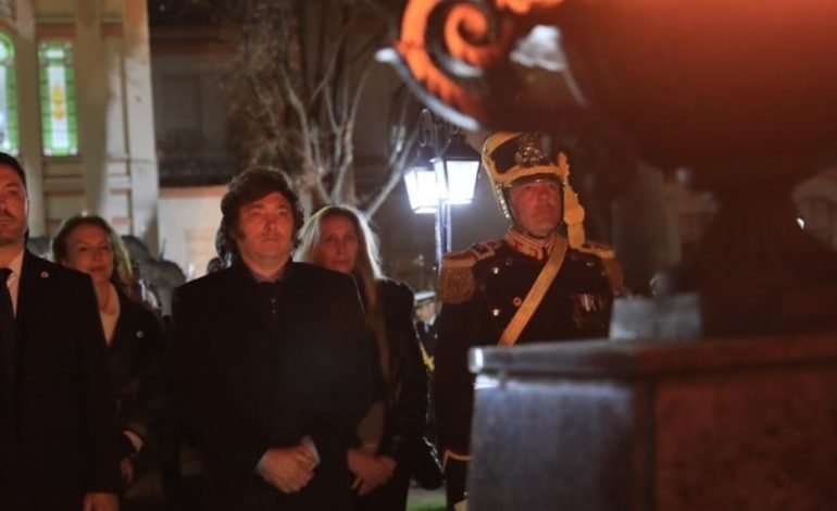 javier-milei-participo-de-un-homenaje-a-san-martin-en-el-regimiento-de-granaderos-en-palermo