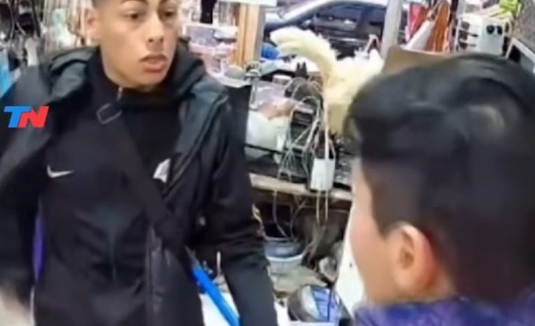 un-nene-intento-evitar-el-robo-del-negocio-de-su-mama-a-los-escobazos:-“ladrones,-se-llevaron-la-plata”