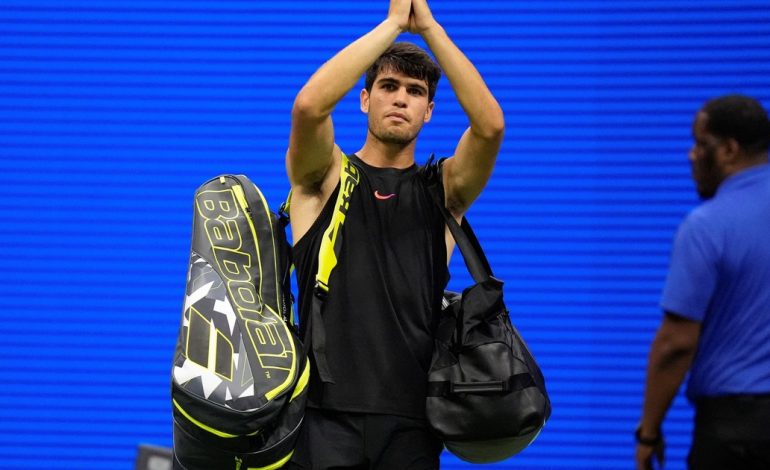 carlos-alcaraz,-irreconocible-y-eliminado-pidiendo-perdon-en-el-us-open:-van-de-zandschulp-le-dio-una-paliza-al-3°-del-mundo