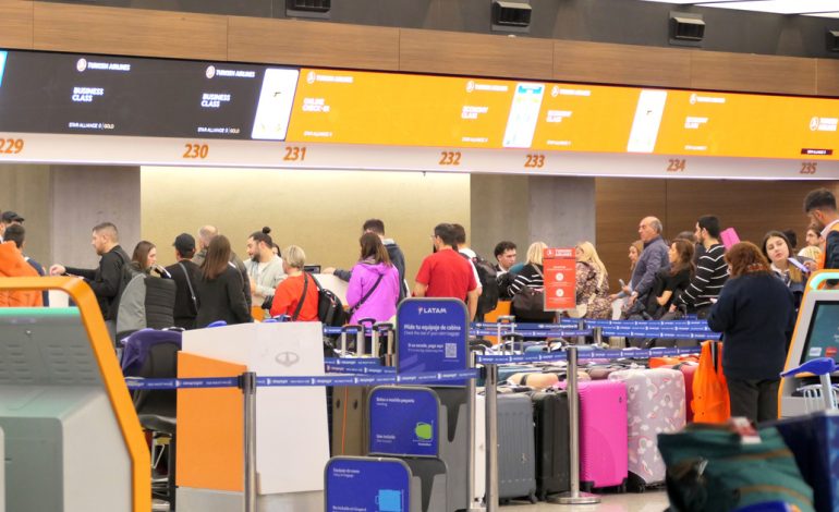 ante-un-paro-aeronautico,-dos-aerolineas-reprograman-los-vuelos-de-este-viernes:-los-trasladan-de-aeroparque-a-ezeiza