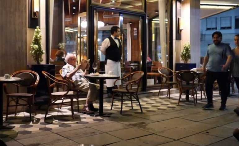 en-recoleta,-la-historia-secreta-de-los-restos-de-eva-duarte-empezo-a-develarse-en-una-mesa-de-este-emblematico-cafe