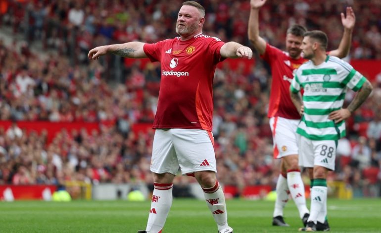 wayne-rooney-volvio-a-old-trafford,-metio-un-golazo-de-tiro-libre-y-emociono-a-los-hinchas-del-manchester-united