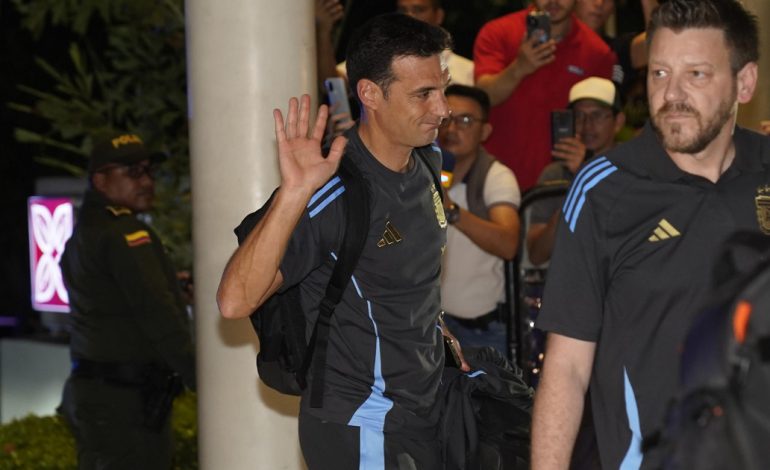 lionel-scaloni-resuelve-sus-cuatro-dudas-en-la-seleccion-argentina-para-enfrentar-a-dos-rivales:-colombia-y-el-calor-humedo-de-barranquilla