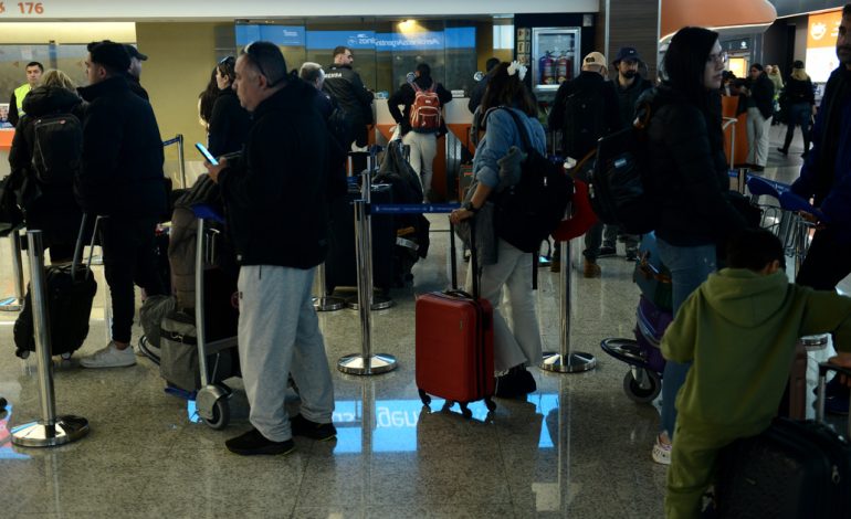 conflicto-en-aerolineas:-los-gremios-deslizan-que-si-el-gobierno-avanza-con-la-esencialidad-los-funcionarios-pueden-ir-presos