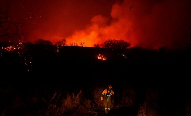 incendios-en-cordoba:-mas-casas-quemadas,-decenas-de-evacuados-y-una-aerosilla-historica-arrasada-por-las-llamas
