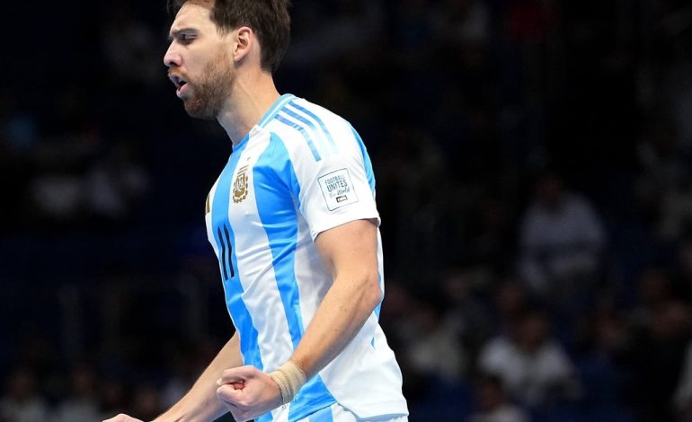 la-seleccion-de-futsal-revirtio-a-tiempo-la-magia-del-10-de-angola-con-brandi-en-modo-messi-y-gano-su-grupo-en-el-mundial-2024