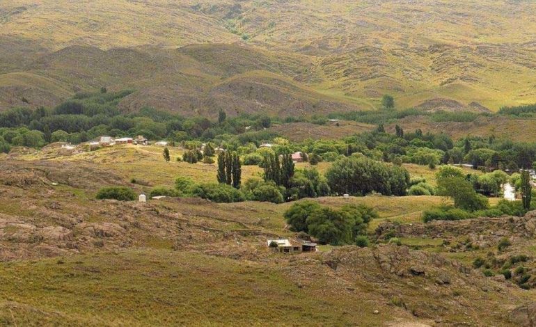 conoce-la-historia-marcada-por-la-fiebre-del-oro-de-este-pueblito-escondido-en-argentina-que-no-deja-de-enamorar-con-sus-paisajes