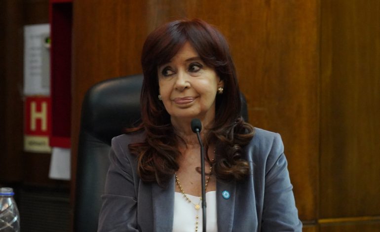“argentina-bajo-fuego”:-en-una-misma-carta,-cristina-cuestiono-el-manejo-los-incendios-en-cordoba-y-las-nuevas-facilidades-para-reestructurar-deuda