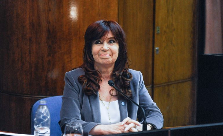 nuevo-round-entre-cristina-kichner-y-luis-caputo:-“si-esta-fracasando-otra-vez,-hagase-cargo”
