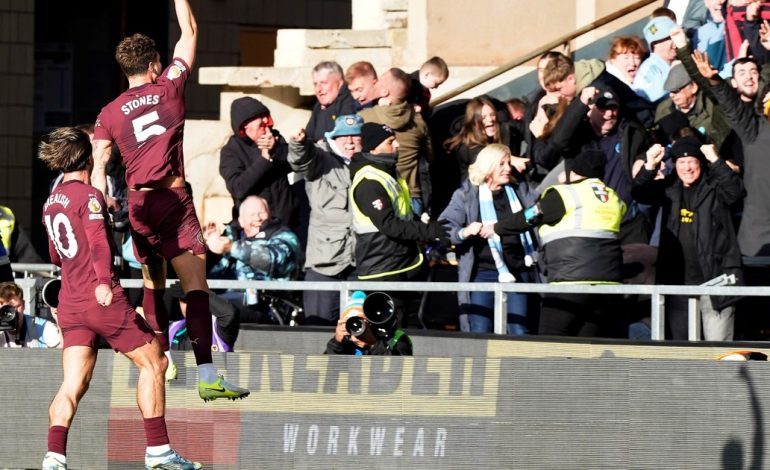 manchester-city-corrio-de-atras-a-wolverhampton-y-gano-en-la-ultima-jugada-del-partido-con-otro-gol-agonico-stone