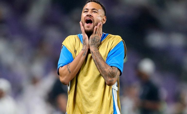 el-calvario-de-neymar-llego-a-su-fin:-volvio-a-jugar-un-ano-despues,-le-gano-al-equipo-de-crespo-y-predijo-un-penal,-pero-no-le-hicieron-caso