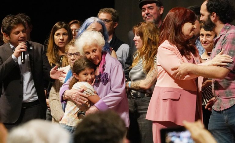 el-cuadro-a-cuadro-de-cristina-kirchner-y-axel-kicillof-en-un-acto-de-gestos-incomodos-en-el-que-casi-no-se-miraron