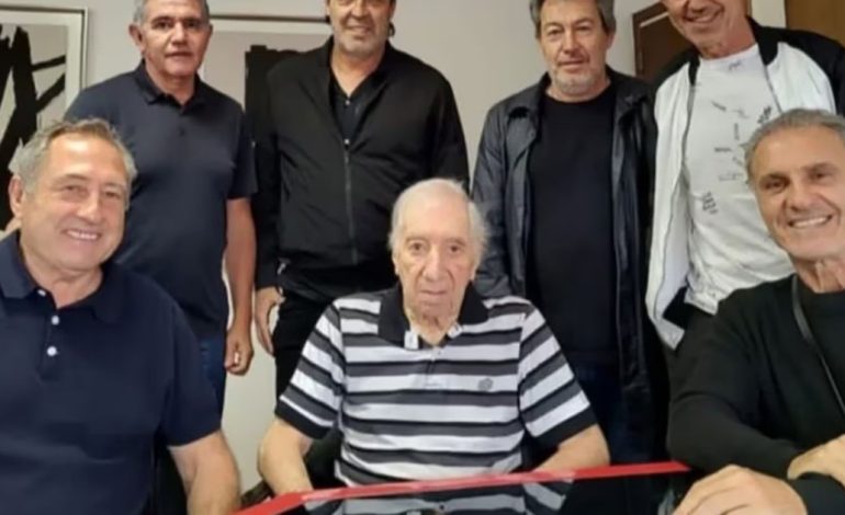 otra-emotiva-visita-de-seis-campeones-del-mundo-a-carlos-salvador-bilardo:-“¡que-lindo-verte-bien!”