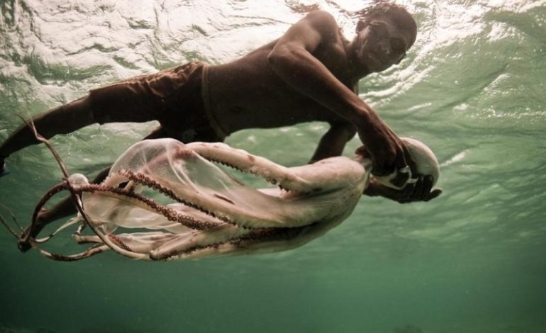 como-se-llama-y-cual-es-la-exotica-tribu-que-se-adapto-a-vivir-bajo-el-agua