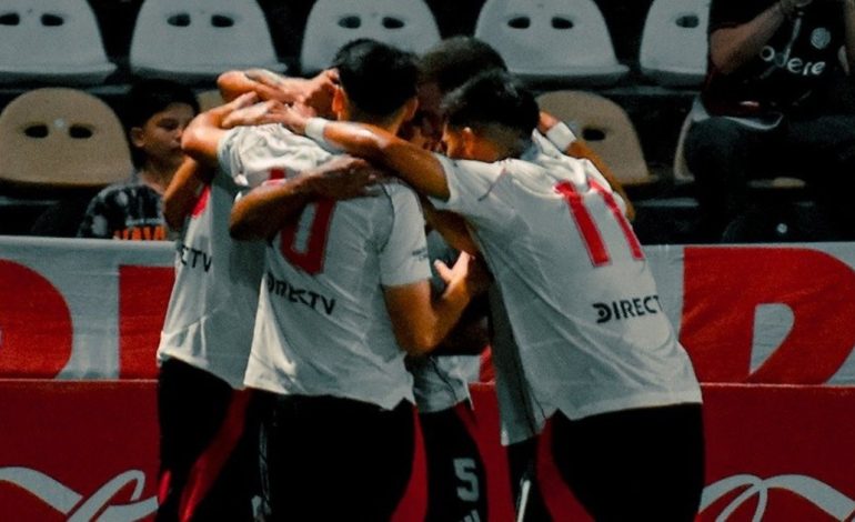 river-vuelve-a-sonreir-por-los-pibes:-la-reserva-le-gano-una-final-inolvidable-a-velez,-se-llevo-el-trofeo-de-campeones-y-es-bicampeona