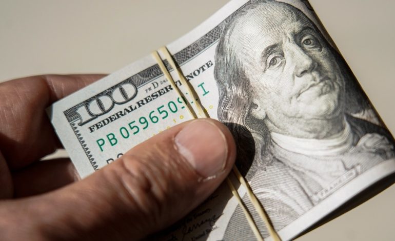 dolar-hoy-y-dolar-blue-hoy,-en-vivo:-a-cuanto-cotiza-y-cual-es-su-precio-este-jueves-19-de-diciembre,-minuto-a-minuto