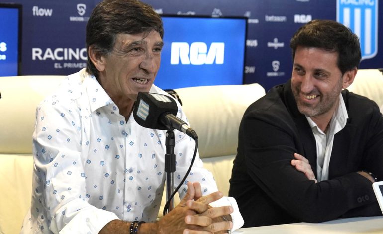 la-camisa-de-gustavo-costas-se-llevo-los-flashes:-cuanto-cuesta,-donde-comprarla-y-por-que-no-la-uso-en-la-final-de-la-sudamericana