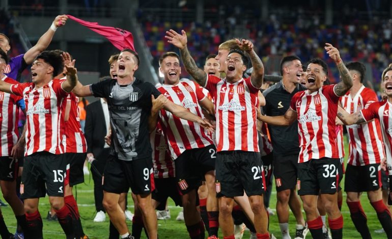 estudiantes-de-la-plata-le-gano-a-velez-y-se-llevo-el-trofeo-de-campeones:-asi-quedo-la-tabla-historica-de-titulos-del-futbol-argentino