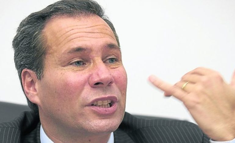 nisman:-el-gobierno-acepta-el-pedido-del-fiscal-y-levanta-el-secreto-sobre-los-espias-inorganicos-de-la-side-y-el-ejercito