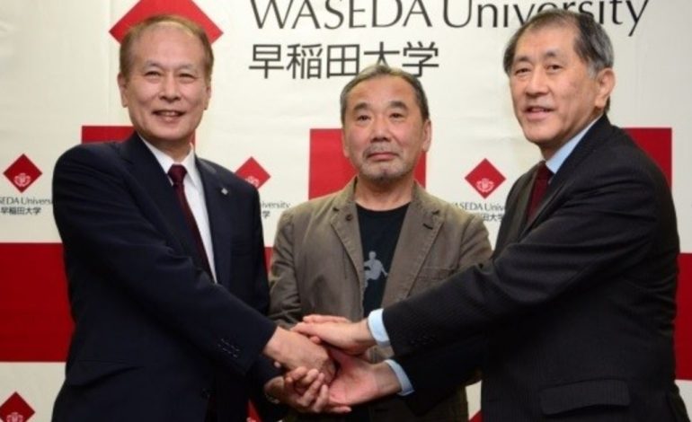 la-confesion-de-murakami-al-recibir-titulo-honorifico-de-su-universidad:-“fui-un-pesimo-estudiante”