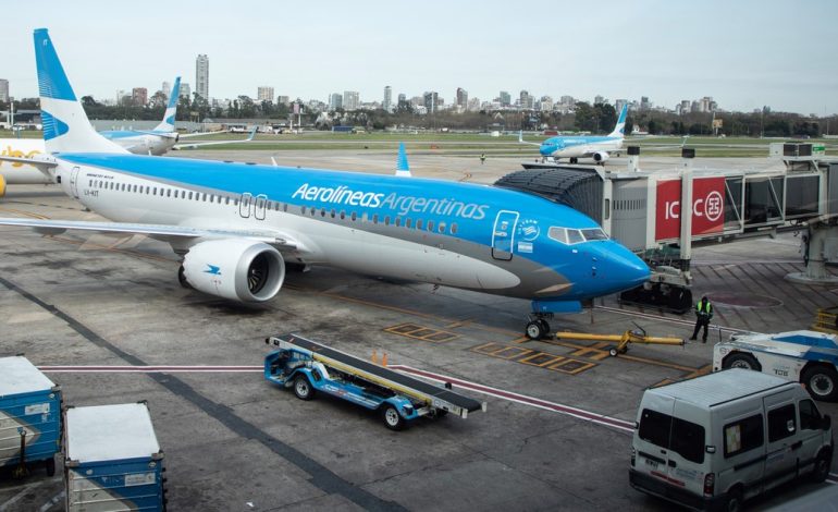 aerolineas-argentinas-recibio-us$-64-millones-en-subsidios,-la-mitad-que-en-2023-y-casi-15-veces-menos-que-con-cristina-kirchner