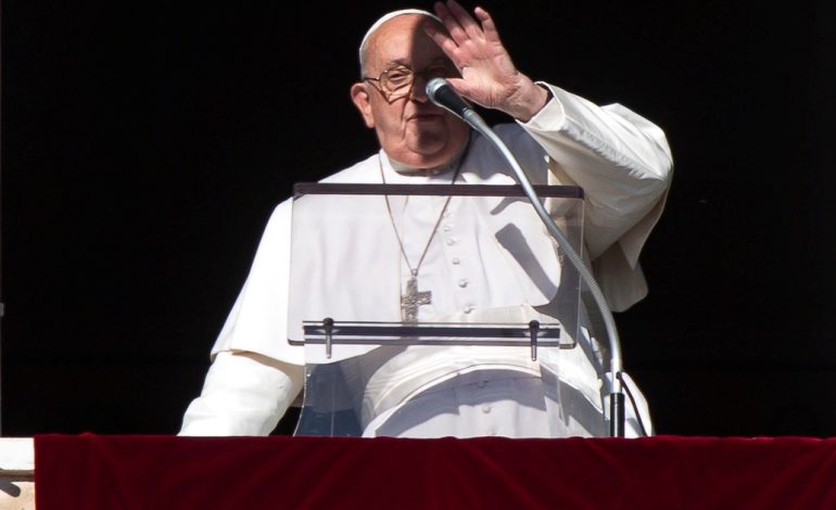 los-consejos-del-papa-francisco-para-la-mesa-familiar:-hablar-mas,-no-encerrarse-en-si-mismo-y-dejar-el-celular