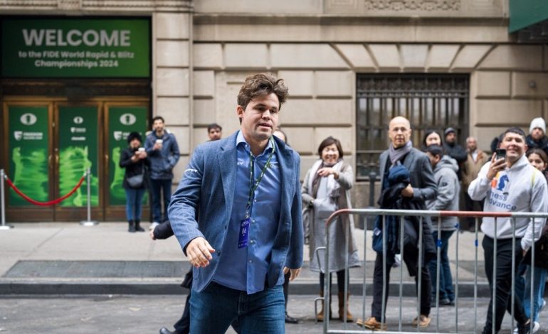 “definitivamente,-jugare-de-jeans”:-tras-el-escandalo-con-magnus-carlsen,-la-fide-dio-marcha-atras-y-el-noruego-disputara-el-campeonato-mundial-de-ajedrez-de-blitz