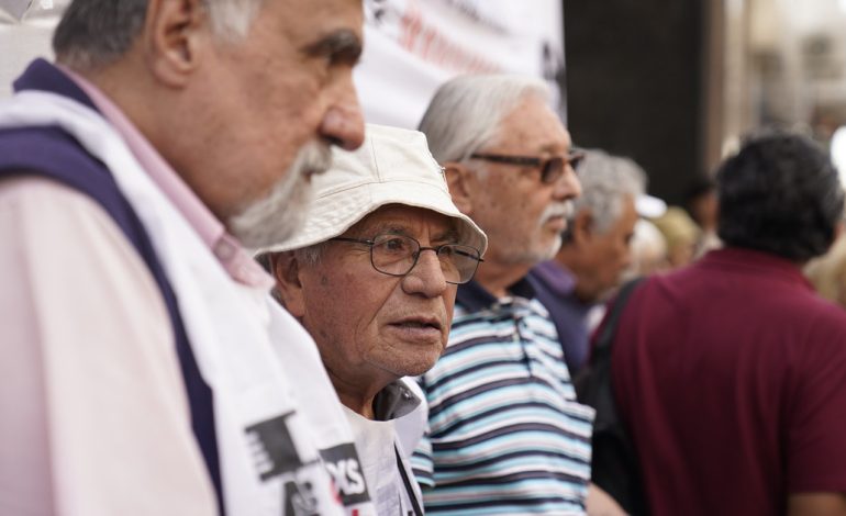 jubilados:-confirman-el-pago-en-enero-del-bono-de-hasta-70-mil-pesos