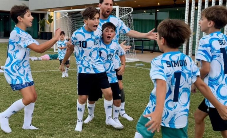 lionel-messi-arranco-el-2025-como-campeon:-la-tierna-foto-con-sus-hijos-celebrando-el-triunfo-de-delfines-contra-lagartos-en-el-desafio-familiar