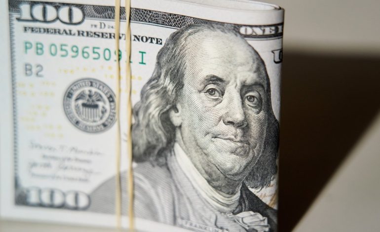 dolar-hoy-y-dolar-blue-hoy,-en-vivo:-a-cuanto-cotiza-y-cual-es-su-precio-este-viernes-3-de-enero,-minuto-a-minuto