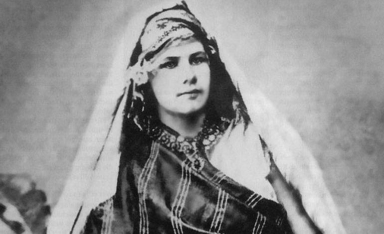 la-tragica-vida-de-la-exploradora-que-se-convirtio-al-islam-y-describio-como-nadie-el-desierto-del-sahara