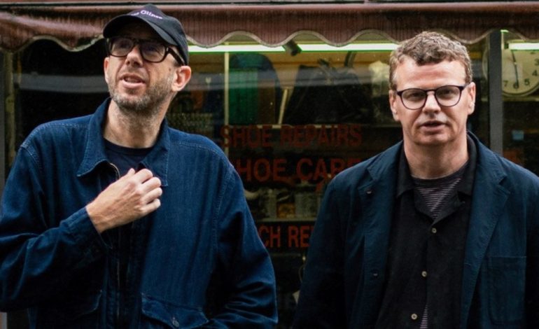 the-chemical-brothers-promete-abandonar-la-solemnidad-en-una-performance-potente-con-licencia-a-enloquecer