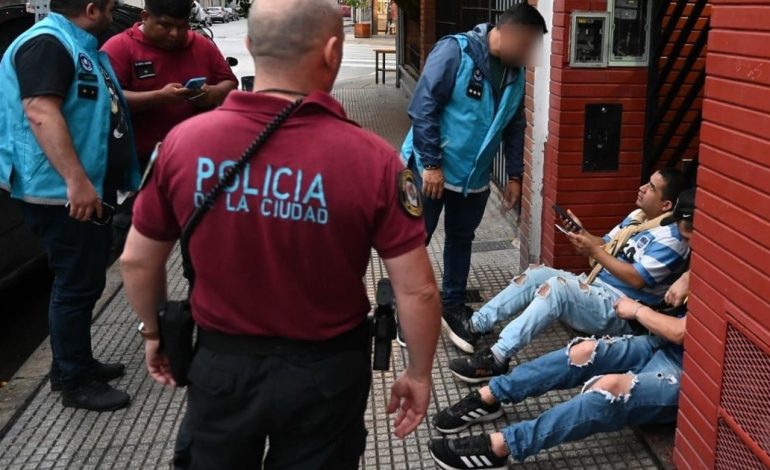 “fisuras”,-trapitos-y-olor-a-pis:-el-manejo-de-la-calle-calienta-el-arranque-de-la-campana-portena