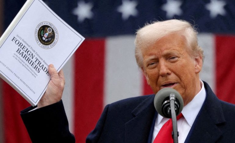 una-mayoria-de-estadounidenses-rechazan-los-aranceles-de-donald-trump-y-cuestionan-su-manejo-de-la-inflacion