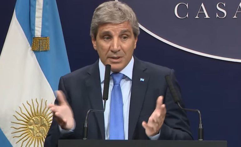 la-apuesta-a-una-devaluacion-controlada-poniendo-us$-30.000-millones-sobre-la-mesa