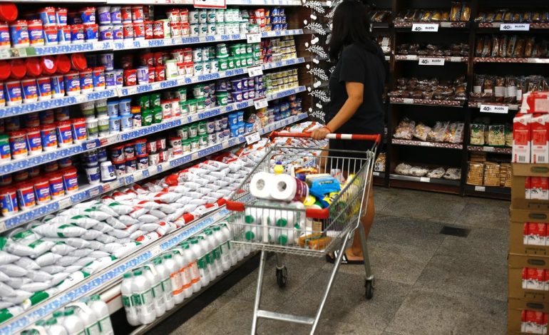 negociacion-de-precios:-que-aumentos-estan-dispuestos-a-aceptar-los-super-con-el-dolar-en-baja-y-la-amenaza-importadora